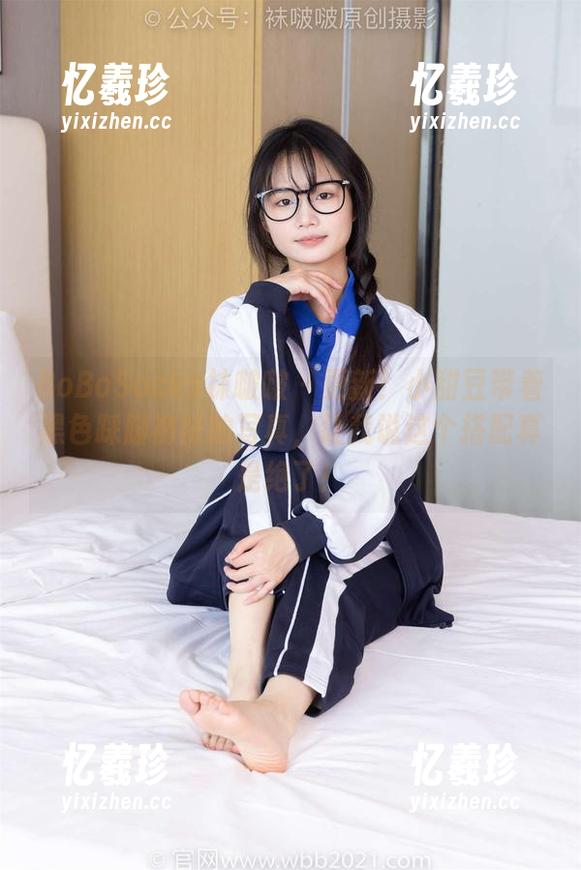 BoBoSocks袜啵啵 - 更新！小甜豆带着黑色踩脚裤袜的写真，让我说这个搭配真是绝了！