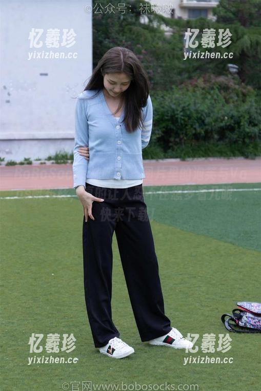 BoBoSocks袜啵啵 - 图片里的泡芙与Vans帆布鞋，真的让人忍不住想多看几眼，快来下载！
