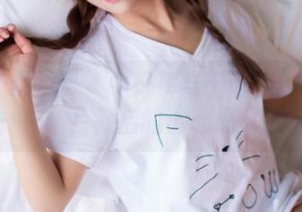 GIRLT果团网 – 牛仔裤与王语纯：免费图片背后的小心思