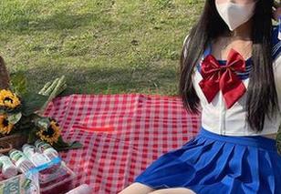 微密圈 – 照片里的July芝岚：泳衣与腿的完美角度，真是看一眼就忘不了！