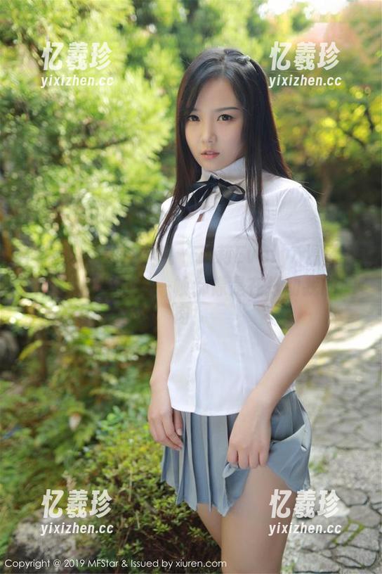 MFStar模范学院 - 艾莉Evelyn温柔写真：原图里的每一帧都像是在打动我的肥肉！