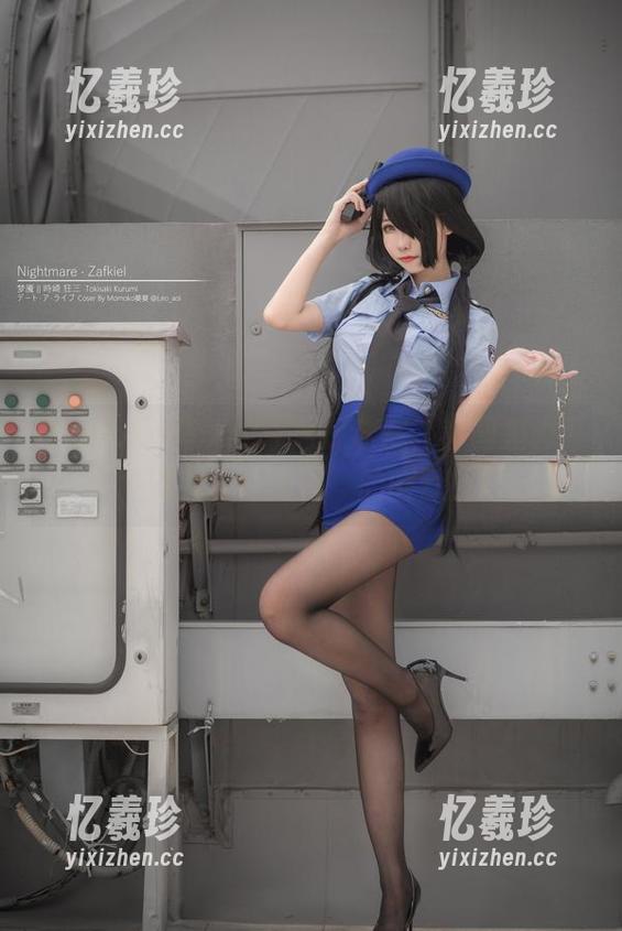 Momoko葵葵 Momoko葵葵的泳池捉迷藏,套图里也可以找到‘清新’的幽默!