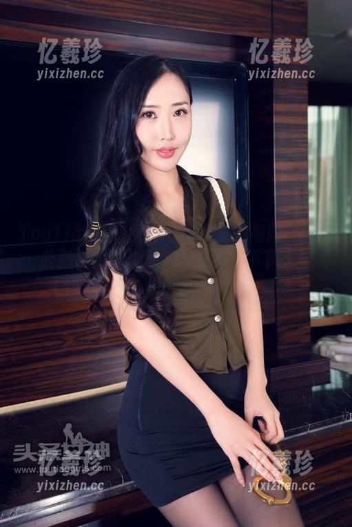 TouTiao头条女神-柠檬酱 TouTiao头条女神 - 柠檬酱的高跟鞋图包:此图包会让你忍不住多想,不下载下次又要后悔了!