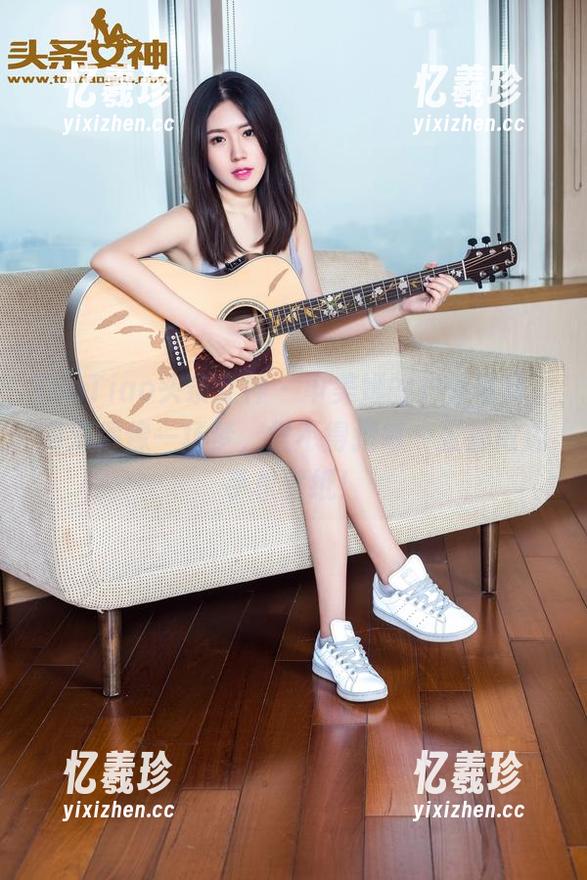 TouTiao头条女神-申美嫣 TouTiao头条女神 - 申美嫣的户外写真,高清得像一场梦,恨不得把每一张都做成手机壁纸!