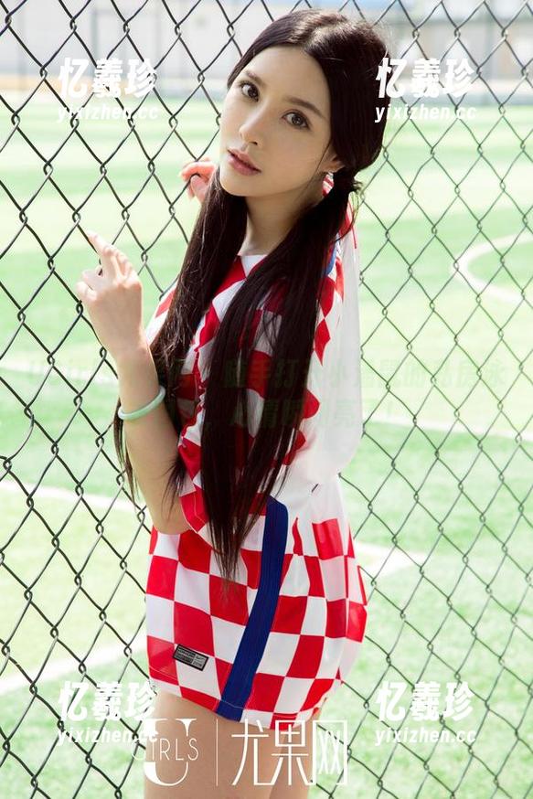 UGirls尤果网 - 随手打开小潘鼠的私房泳衣图包，心情瞬间亮了！