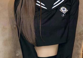 UGirls尤果网 – 最新图库：欣杨Kitty的毛衣，真的是太…特别了