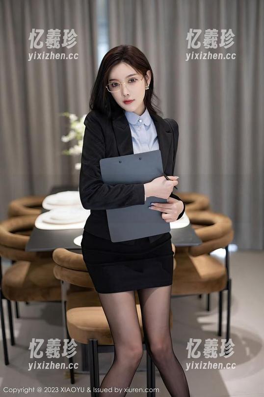 XIAOYU语画界 - 允儿Claire的私房图集：第二套写真是否会让情绪溢出屏幕？