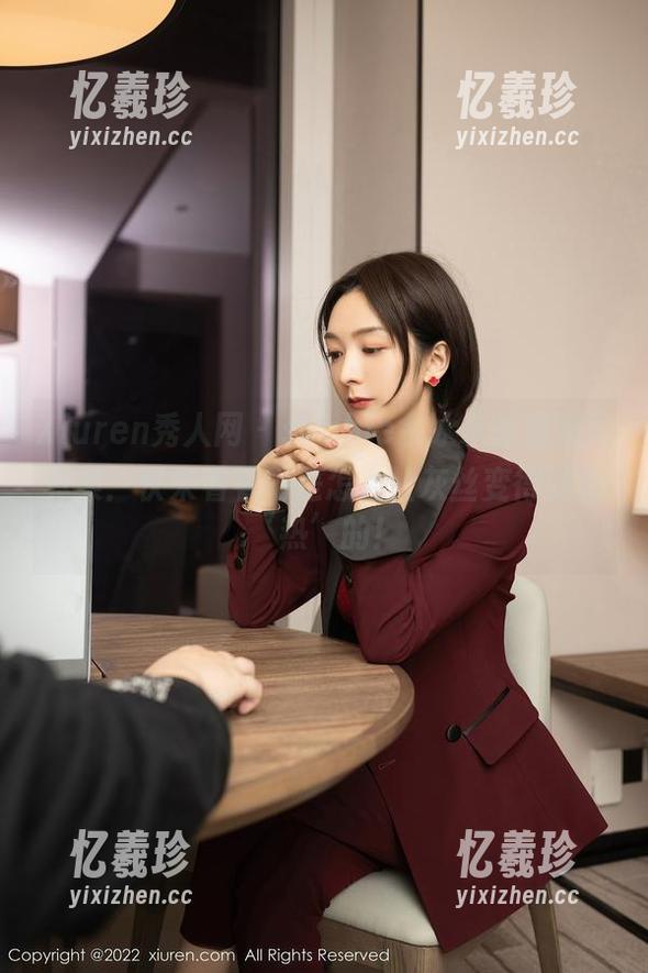 Xiuren秀人网-sophie余冰 Xiuren秀人网 - sophie余冰灰丝最新写真集:快来看看她是怎么让灰丝变得如此‘热’的!