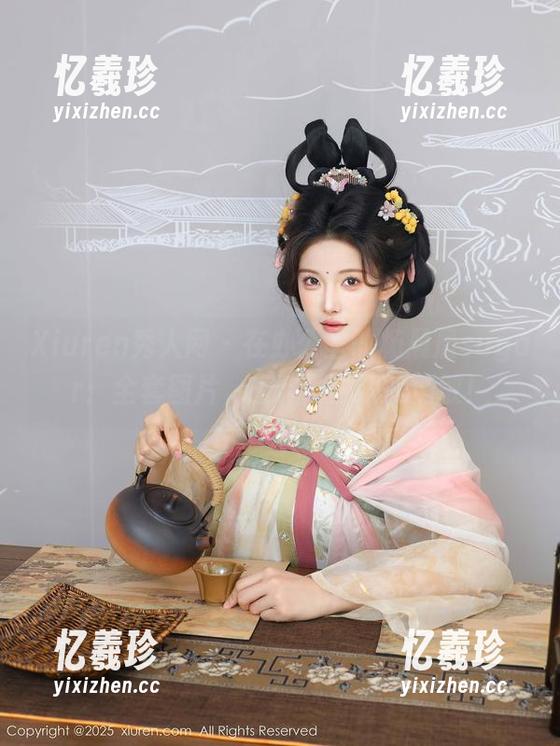 Xiuren秀人网-杨晨晨sugar Xiuren秀人网 - 在办公室的杨晨晨sugar:全套图片,工作压力瞬间消散!