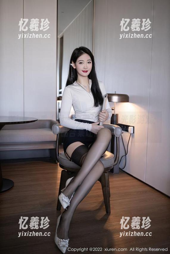 Xiuren秀人网-白微Sera Xiuren秀人网 - 白微Sera的光影游戏:油亮作品合集让你目不暇接
