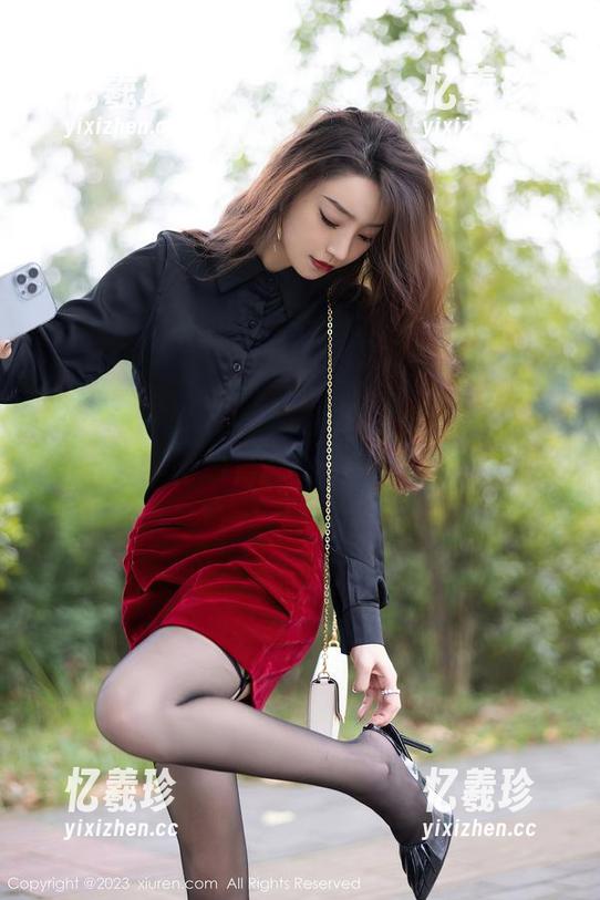 Xiuren秀人网-芝芝booty Xiuren秀人网 - 新鲜出炉!芝芝booty的美腿图册,准备好闪瞎你的眼!