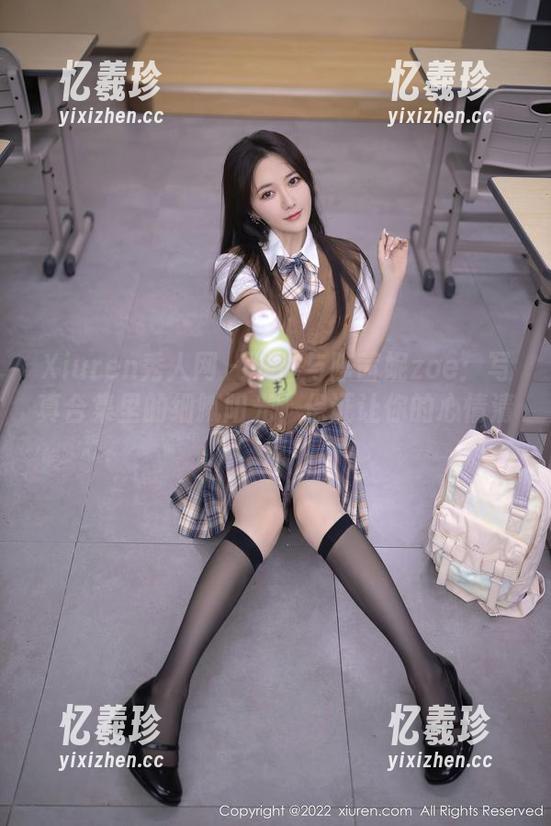 Xiuren秀人网 - 泳池与陈茜妮zoe：写真合集里的细腻阳光，保证让你的心情清凉