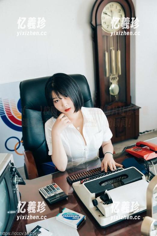 Zia(지아)校园大揭秘：在线图片让你看看课堂上那些‘不务正业’的瞬间！