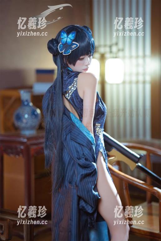 三无人型的高叉女仆图包，让我开始认真思考人生。