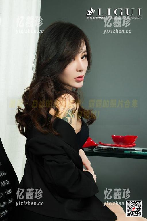丽柜-露露 丽柜 - 白丝的缤纷世界:露露的照片合集,绝对不容错过!