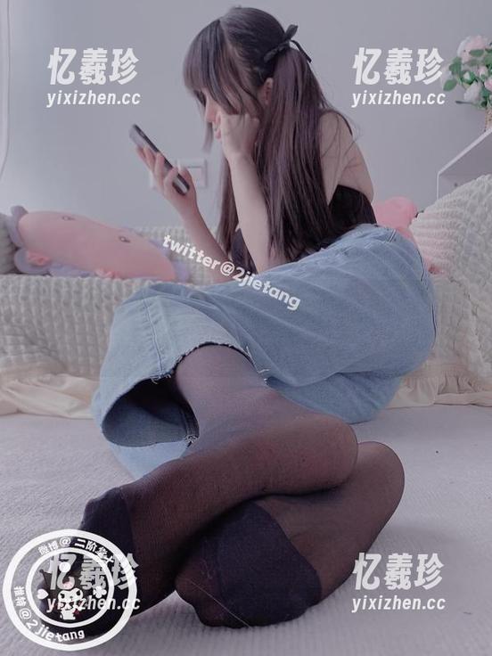 二阶堂宅绘子 原图里的二阶堂宅绘子,身处蓝色的氛围中,真是不一样的视角体验呀!