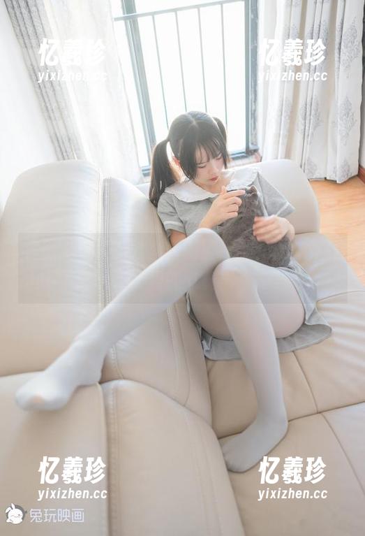 最新兔玩映画套图，制服裸腿女孩，真是美丽的节奏！