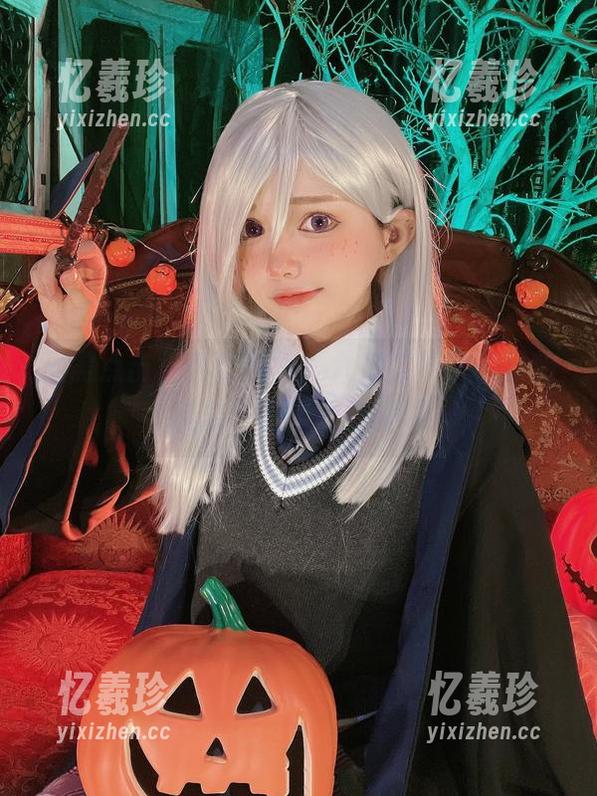 只需点击，免费图片！六二二同学校服的魔力，瞬间吸引眼球