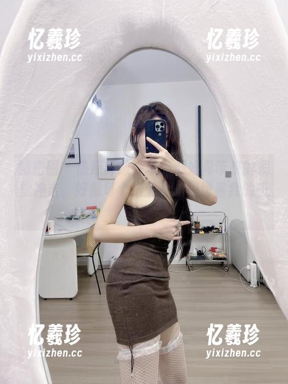 周妍希 微密圈 - 热辣奔放分享:周妍希带来的视觉冲击,好像每个细节都在挑逗着我的想象力。