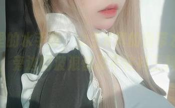 照片里的水手服，女主K真的自带水波动效，旁边的波浪都忍不住抖三抖！