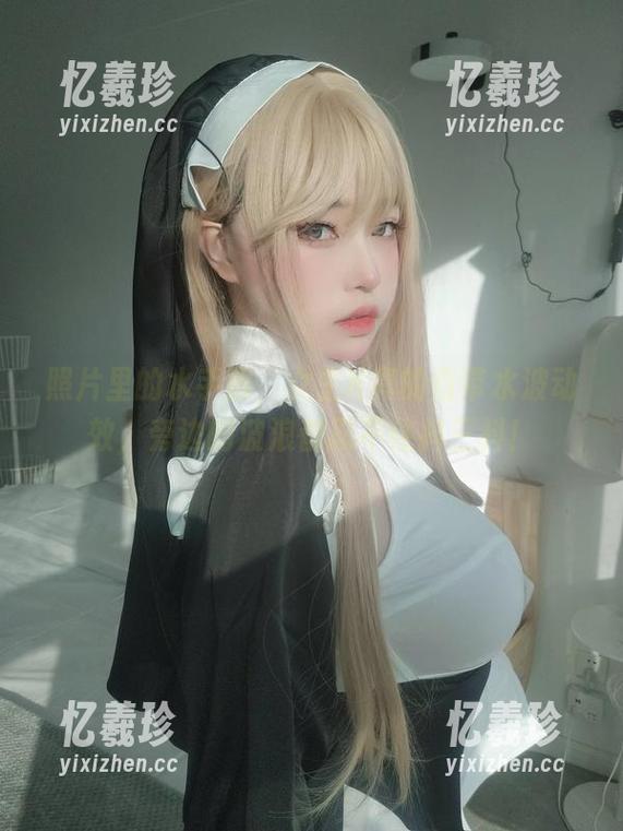 照片里的水手服，女主K真的自带水波动效，旁边的波浪都忍不住抖三抖！
