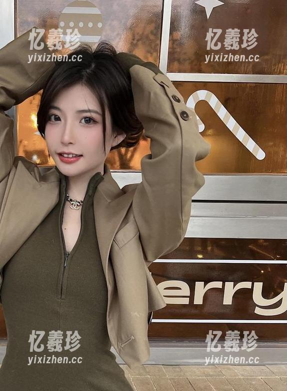 微密圈 - 海边的写真时间！妮是老虎顾不上喝水，只想拍美照！