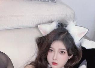 谁能拒绝小小奶瓶儿的定制写真？双马尾制服加长版剧情简直是个宝藏。