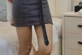 微密圈 – 这年头，谁不想拥有小萌子的吊带作品？套图里的小心机！
