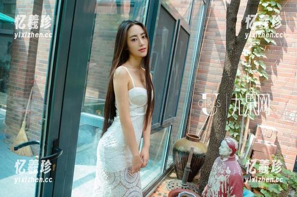 尤果网 - 艾小青的美图研究所：自拍实验中的奇幻图包！