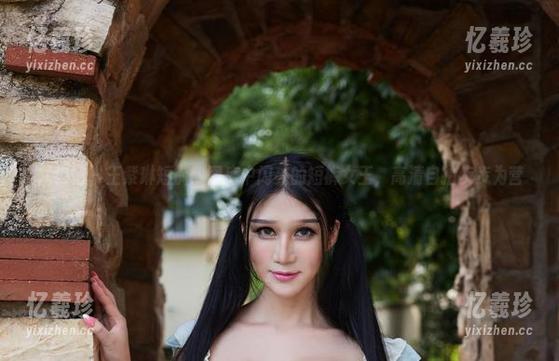 尤物馆 - 王紫琳短裤：图库中闪亮的短裤女王，高清自拍步步为营