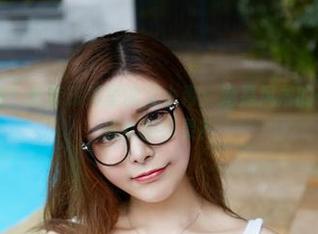 尤物馆 – 看！全套旅拍里的艾小青：她是风景的一部分还是捣乱的精灵？