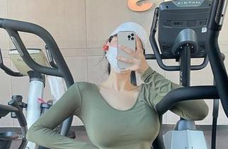 微密圈 – 清纯女白诱惑：左公子666这组写真让你怀疑自己是不是看了假图包！