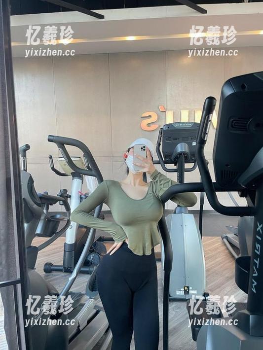 微密圈 - 清纯女白诱惑：左公子666这组写真让你怀疑自己是不是看了假图包！