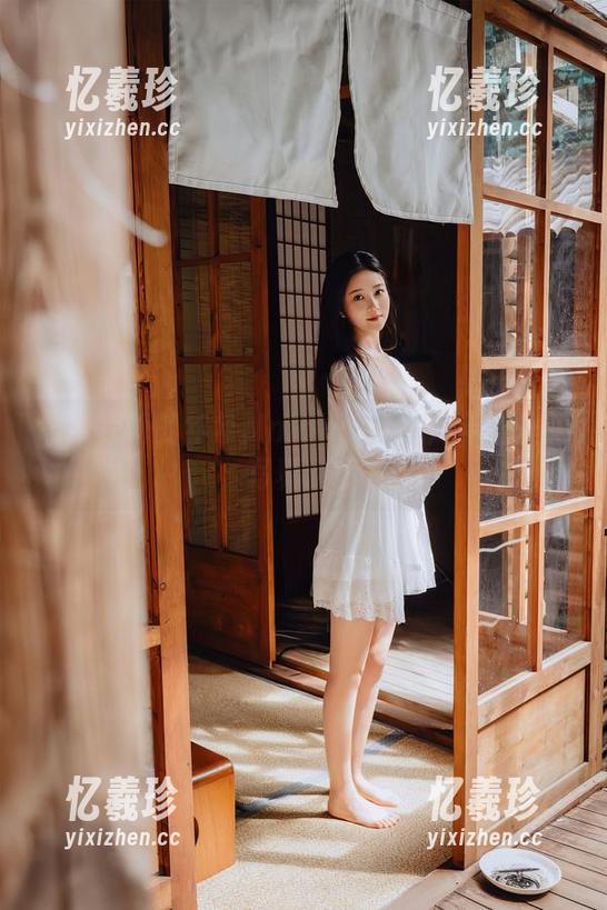 年年Nnian 让人惊艳的年年Nnian:这组拜年图里的写真暗示