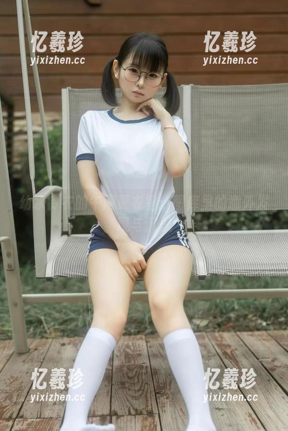 幼水铃衣 幼水铃衣的午间更衣室:图库里的意外发现与沉思