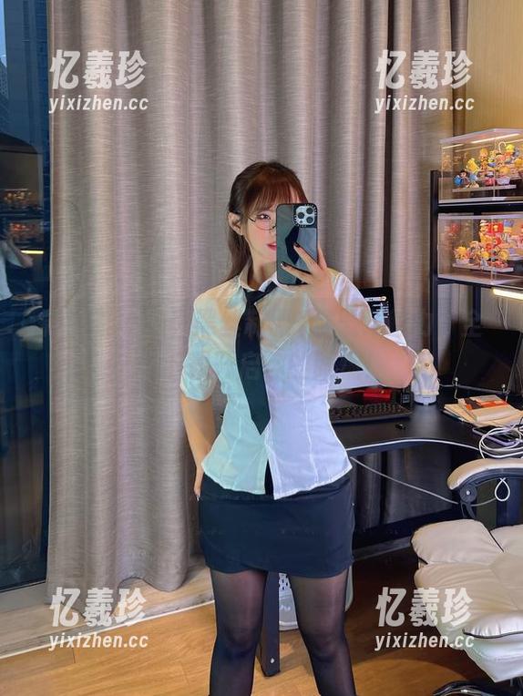 微密圈 - 油亮黑丝制服+张思允魅力，全集下载开启你的眼福！