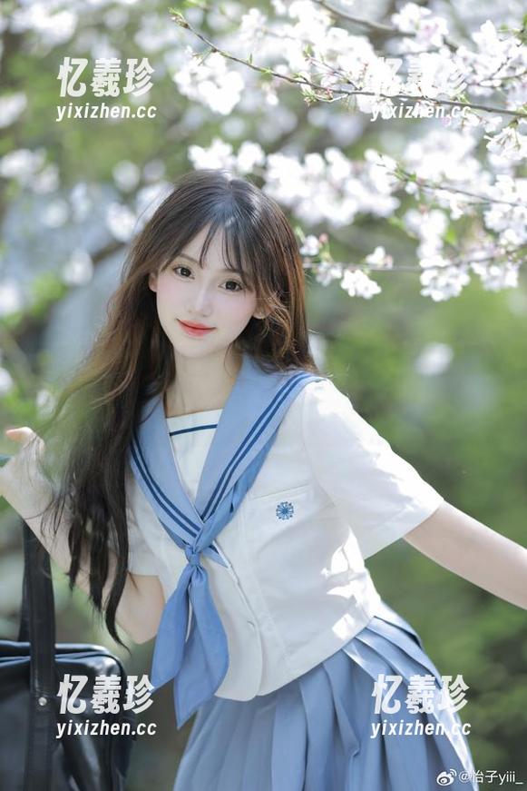 怡子yiii 看怡子yiii的紫蔷薇写真,我开始怀疑花儿是不是也在暗恋她?