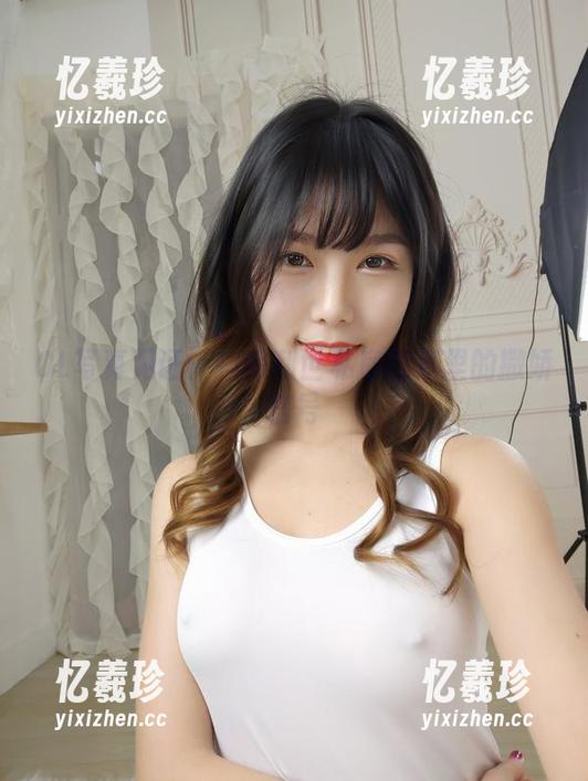 OL写真见证：抖娘利世私房图集里的撒娇信号