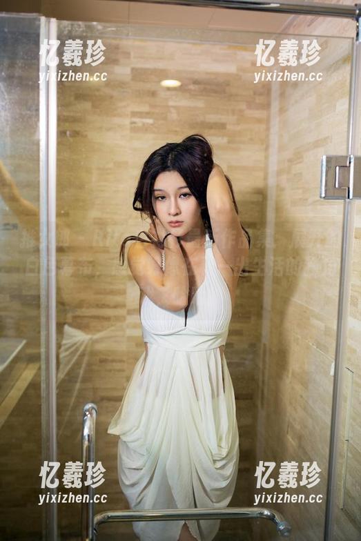 推女郎 - Rita白衬衫最新作品集：展开的白色幕布，感觉好像在看一出生活的独角戏，哈哈！