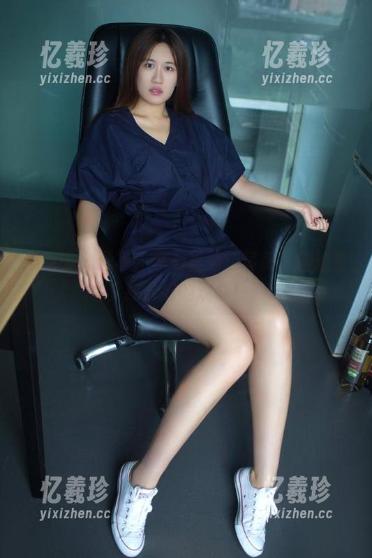 推女郎 - 分享：李七喜海边写真，海浪是我最好的观众！