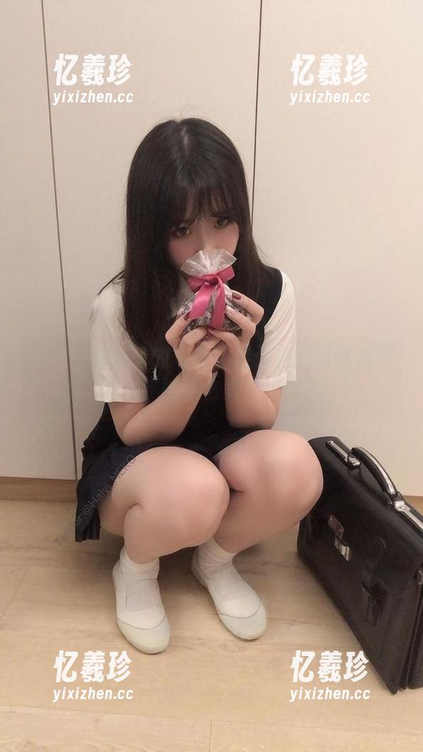 是一只废喵了 是一只废喵了的写真奇谈:她的日常居然能这么美?