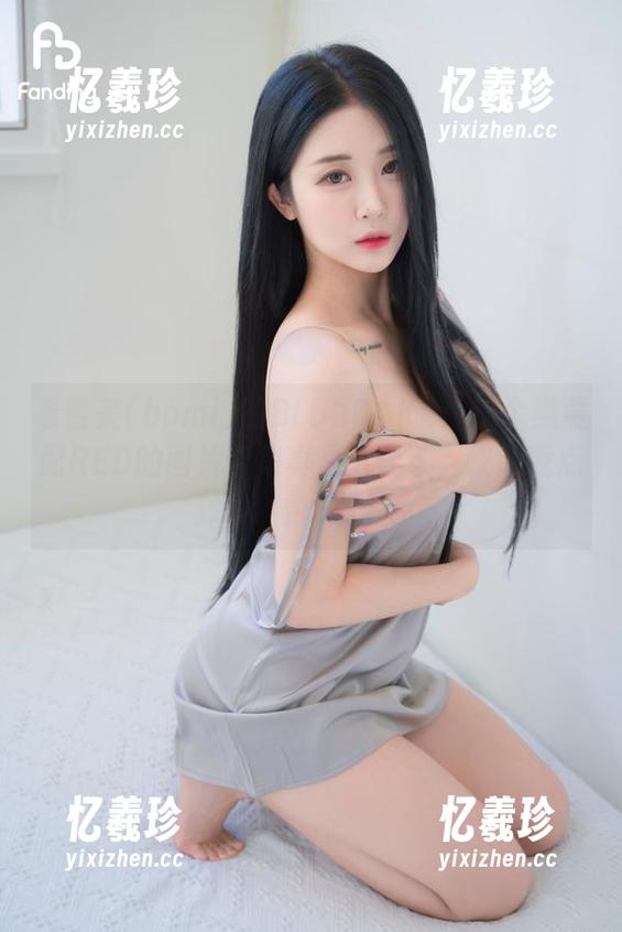 看普美(bomi)的BLUECAKE：这个黑黄配RED的图片合集真是太美了，快让我点赞！