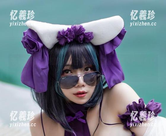在末夜787的私房里，白色内衣和慵懒的气息悄然交织