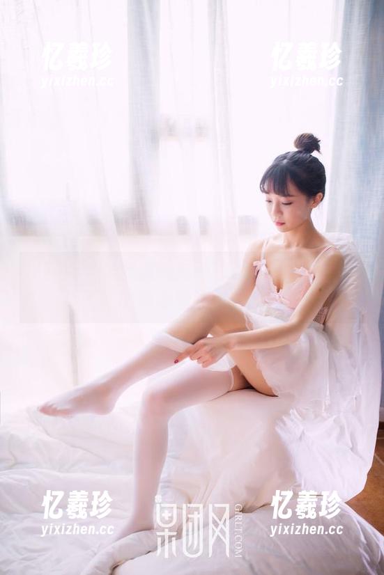 果团网-莫雅淇 果团网 - 莫雅淇的最新比基尼作品:比我的游泳圈还抢镜!