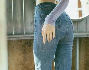 桃良阿宅的女仆小憩图片合集：我是不是应该也找个女仆来放松一下？