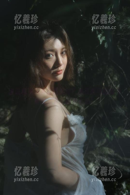 谁说秘书只会打理文件？桃良阿宅的秘书套图，下载前请小心！