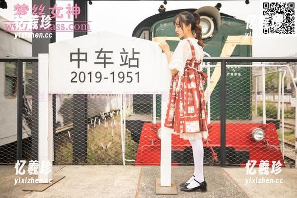 梦丝女神 - 跟着珂珂，在线感受粉NIKE女神的美图魔力！