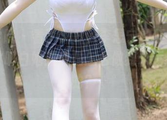 模范学院 – 看了SiByl李思宁的红裙美图，我才明白她到底是怎么做到永远不出错的？