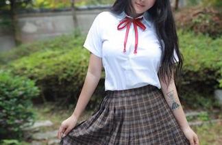 模范学院 – 糯美子Mini的魅力：当免费礼服遇上美丽作品！