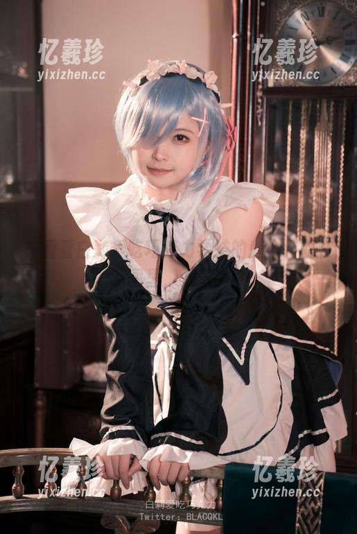 白莉爱吃巧克力 来看看白莉爱吃巧克力学妹的魅力,都在原图里,下载吧!